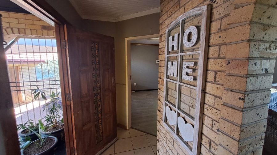 4 Bedroom Property for Sale in Pellissier Free State